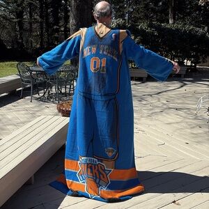 Vintage New York Knicks Basketball Player Fleece Fan Robe -snuggly